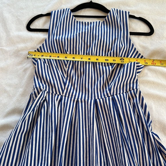⭐️ Blue pleated pinstripe tea length retro fit & flair sleeveless v zip back M - Picture 7 of 16